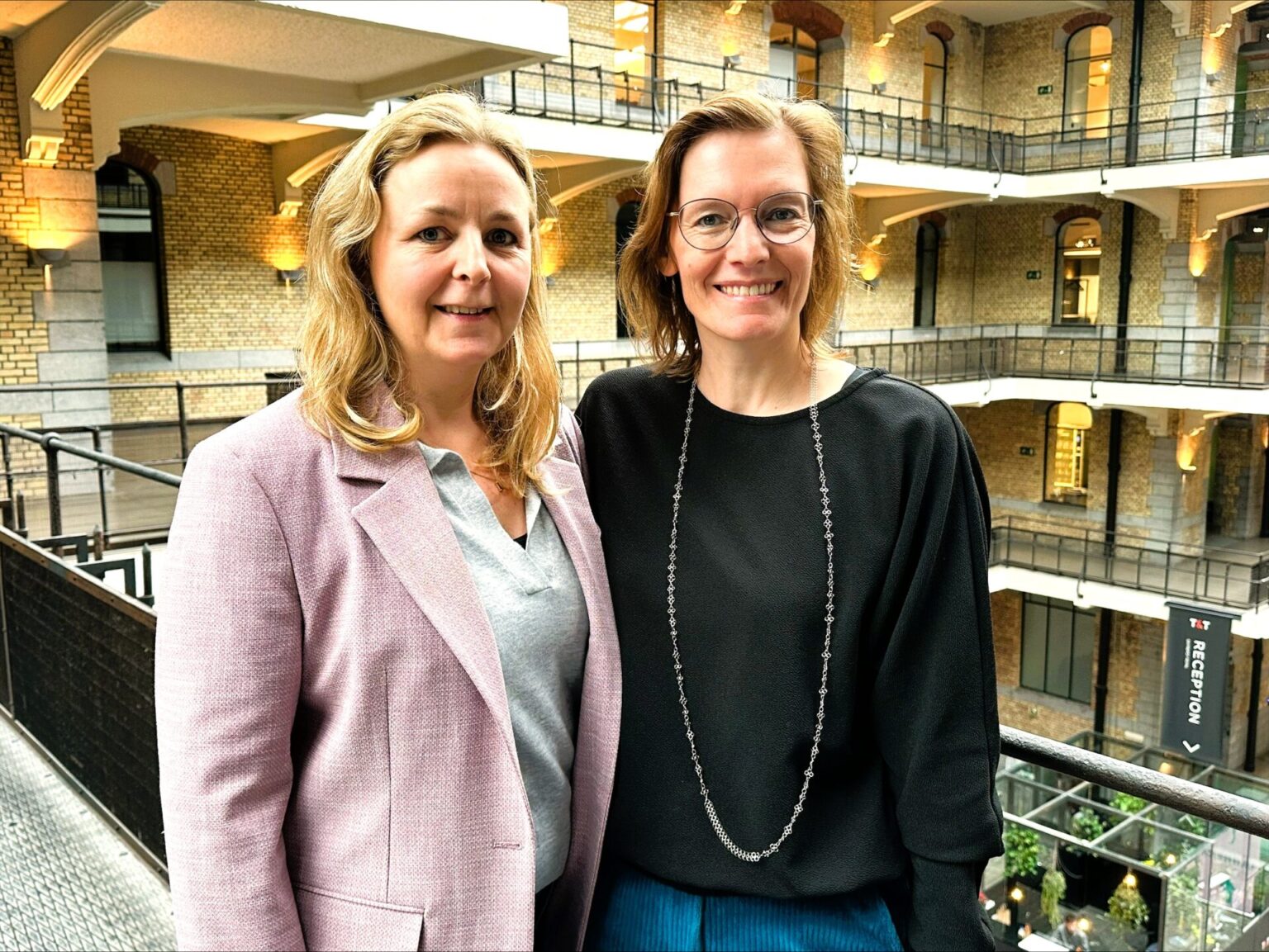 Sara Vercauteren interviewt Debby Wilmsen, woordvoerder bij